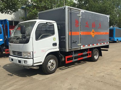 东风4.1m    3.4吨爆破器材车